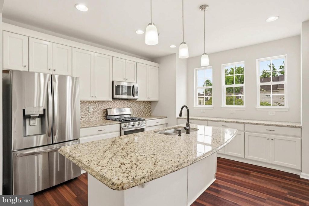 Image 5 of property listing at 9817 SOLAR CRSE, Laurel, MD 20723