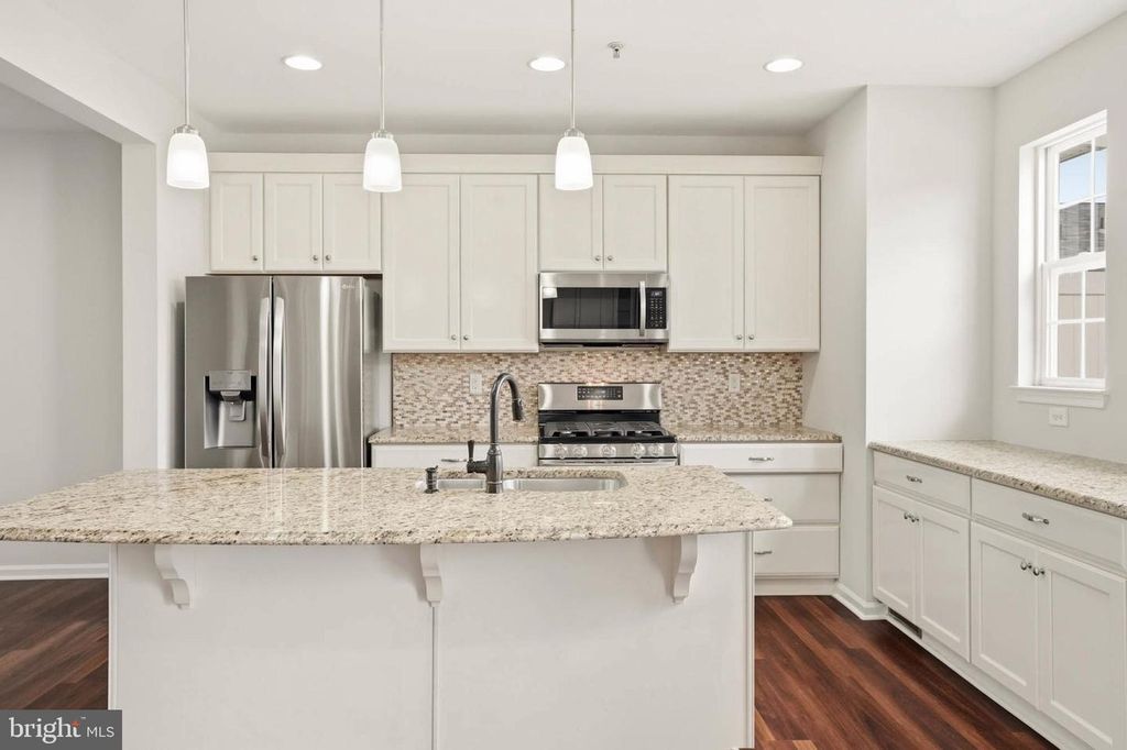 Image 7 of property listing at 9817 SOLAR CRSE, Laurel, MD 20723