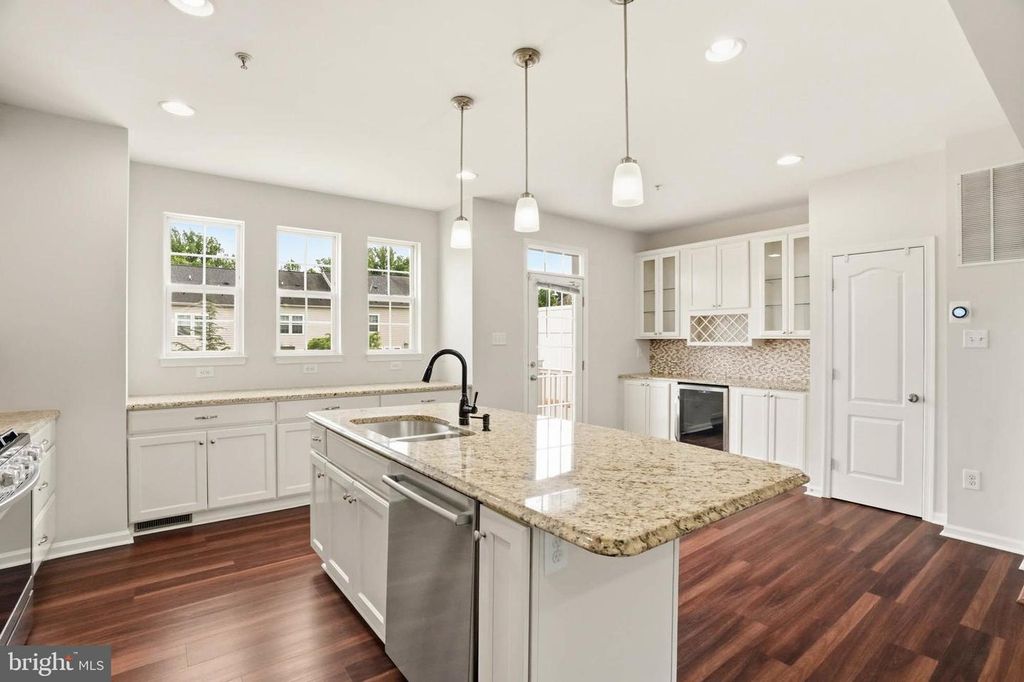 Image 8 of property listing at 9817 SOLAR CRSE, Laurel, MD 20723