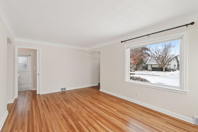 2186 4th Street E, Saint Paul, MN 55119