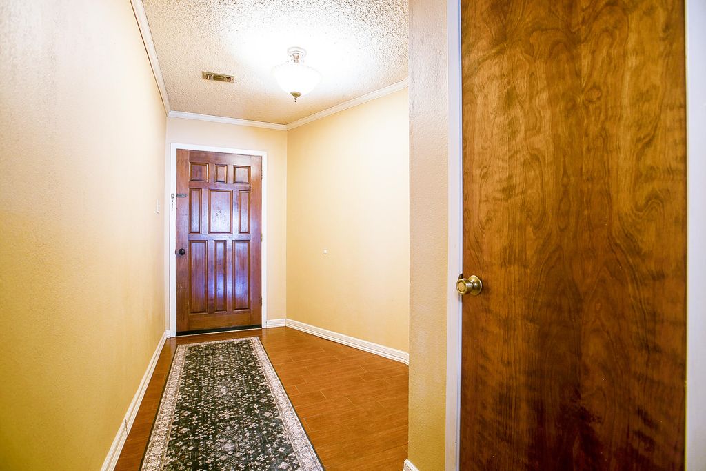 Image 6 of property listing at 3205 Valleyview Boulevard, San Angelo, TX 76904