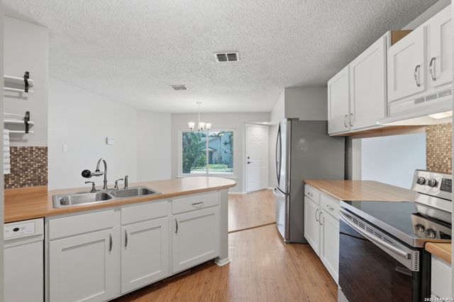 14114 CLOVER HL, San Antonio, TX 78217