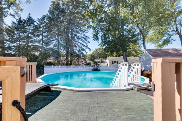 162 Red Bush Lane, Milford, CT 06461