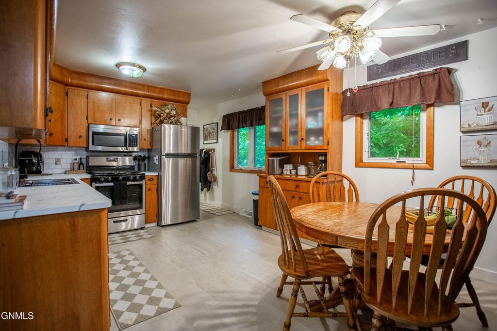 2033 Saint Benedict Drive, Bismarck, ND 58501 photo 5