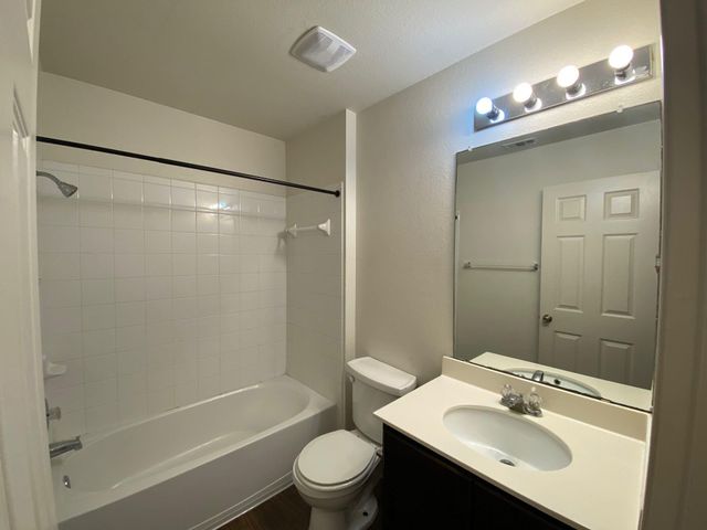 307 Camellia DR, Hutto, TX 78634