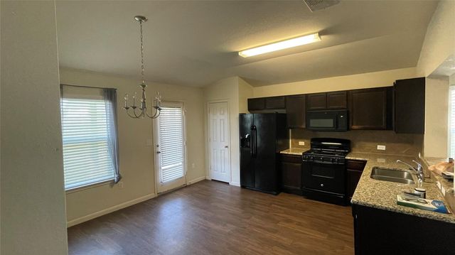 307 Camellia DR, Hutto, TX 78634