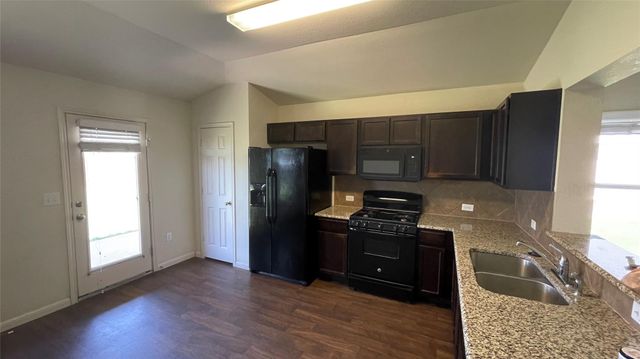307 Camellia DR, Hutto, TX 78634