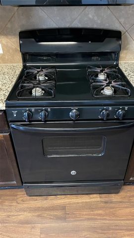 307 Camellia DR, Hutto, TX 78634
