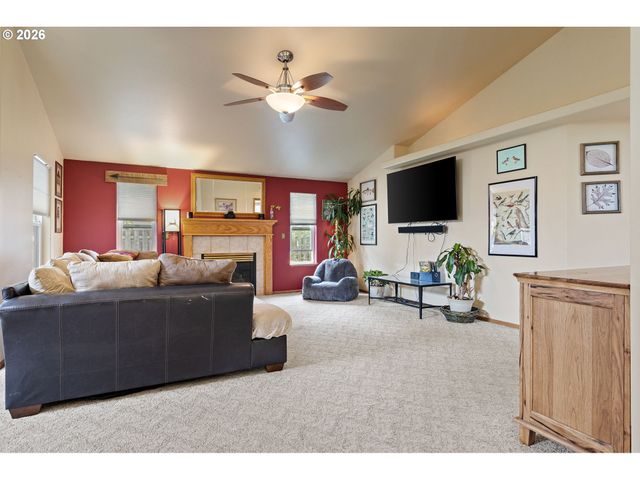 1161 MOLLY Ln, Eugene, OR 97404