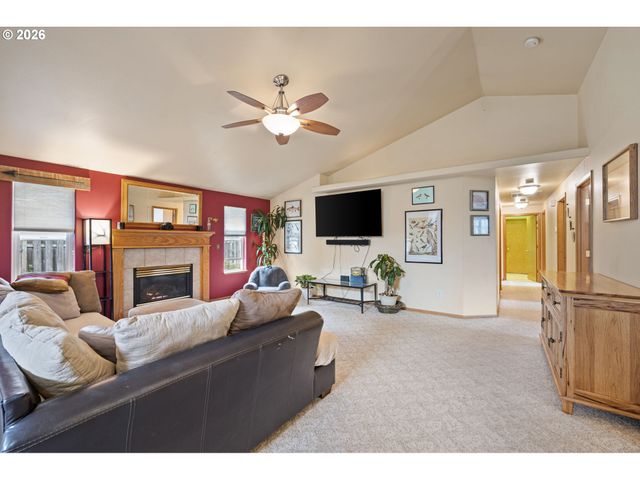 1161 MOLLY Ln, Eugene, OR 97404