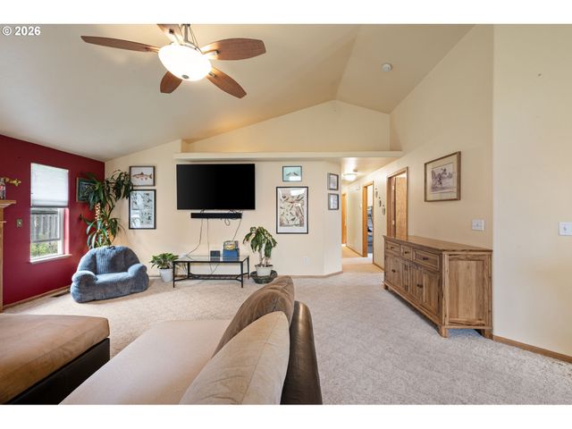 1161 MOLLY Ln, Eugene, OR 97404