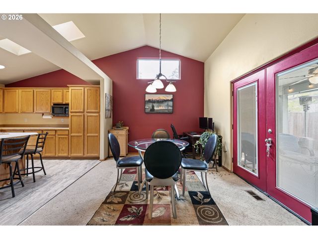 1161 MOLLY Ln, Eugene, OR 97404