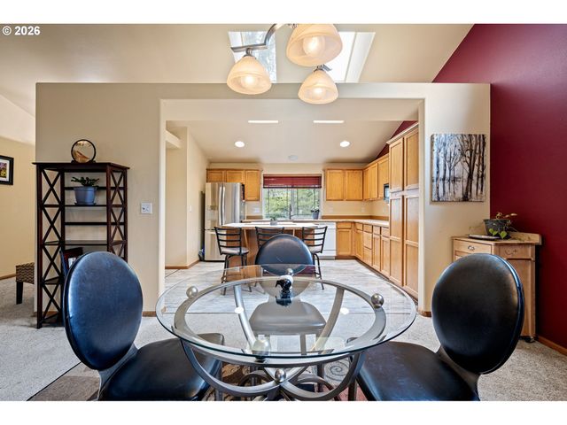 1161 MOLLY Ln, Eugene, OR 97404