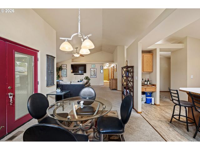 1161 MOLLY Ln, Eugene, OR 97404