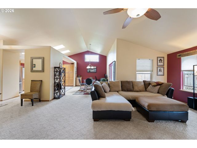 1161 MOLLY Ln, Eugene, OR 97404