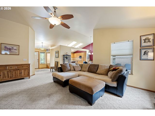 1161 MOLLY Ln, Eugene, OR 97404