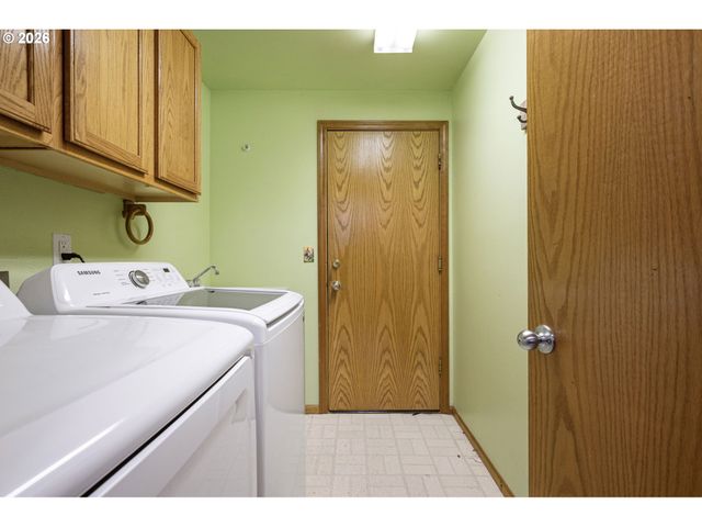 1161 MOLLY Ln, Eugene, OR 97404