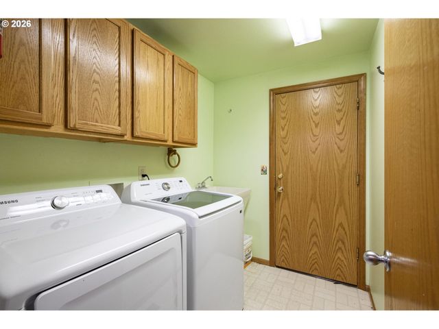 1161 MOLLY Ln, Eugene, OR 97404