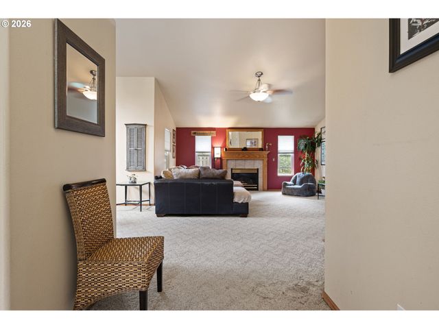 1161 MOLLY Ln, Eugene, OR 97404