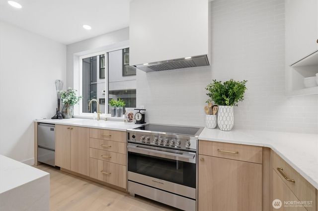 2017 Minor Avenue E, Seattle, WA 98102