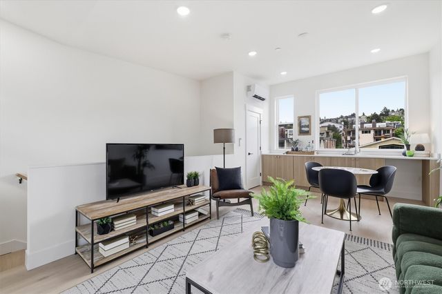 2017 Minor Avenue E, Seattle, WA 98102