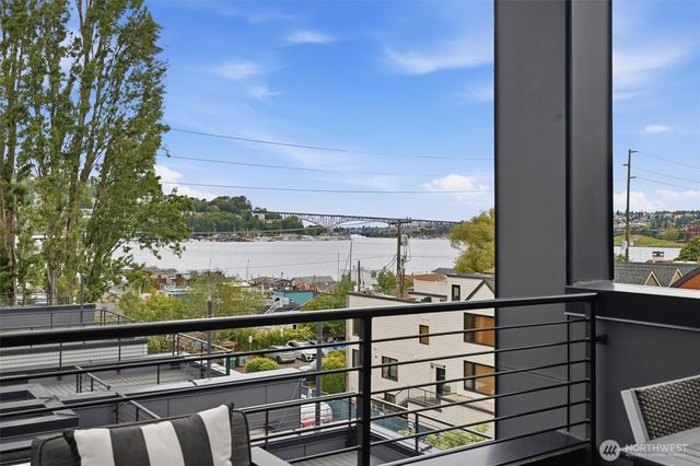 2017 Minor Avenue E, Seattle, WA 98102