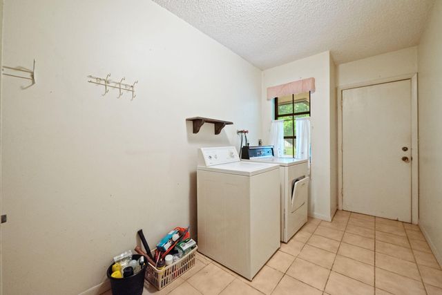 9000 NW 21st St, Coral Springs, FL 33071