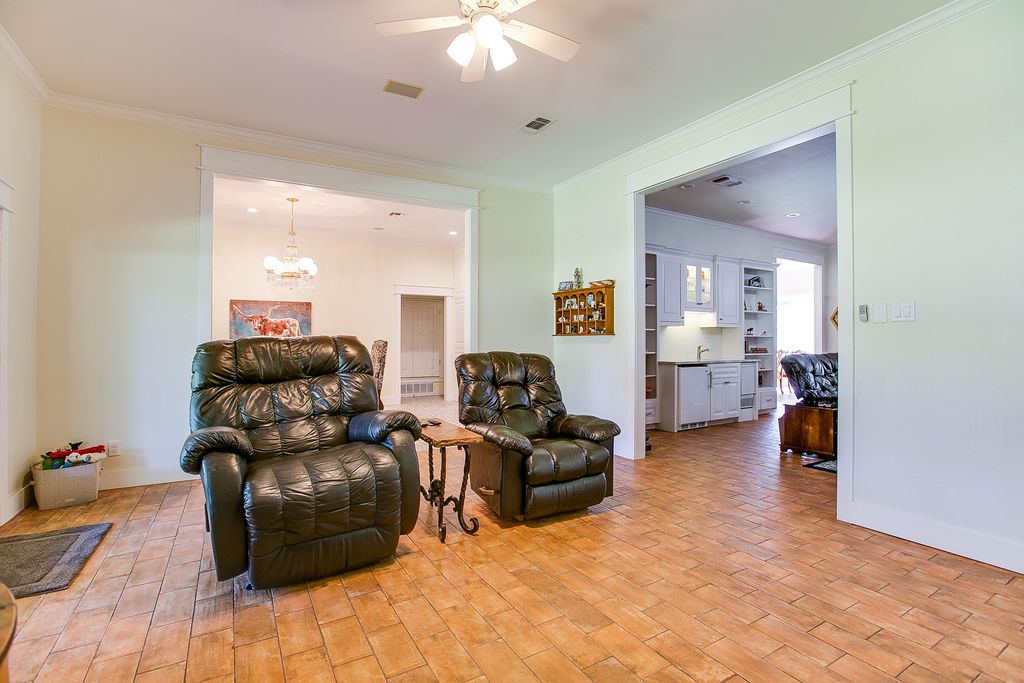 Image 21 of property listing at 5301 Beverly Drive, San Angelo, TX 76904