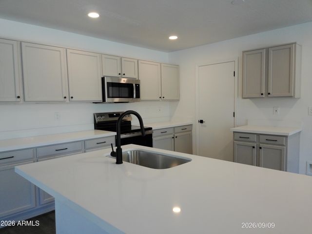 8640 N 68TH Drive, Peoria, AZ 85345