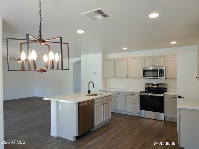 8640 N 68TH Drive, Peoria, AZ 85345
