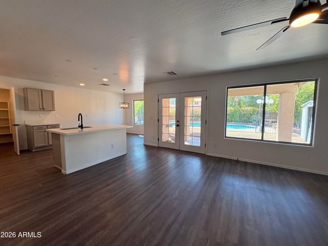 8640 N 68TH Drive, Peoria, AZ 85345