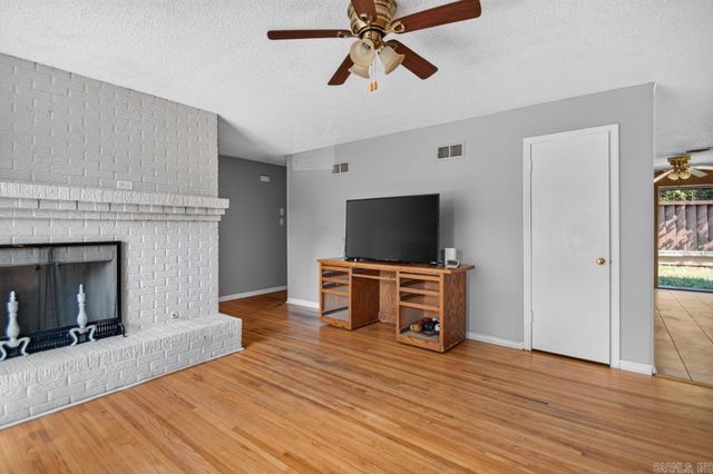 4114 Hillside Dr, North Little Rock, AR 72118