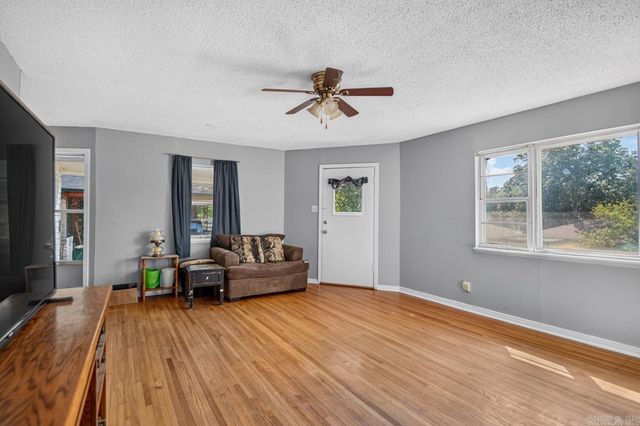 4114 Hillside Dr, North Little Rock, AR 72118
