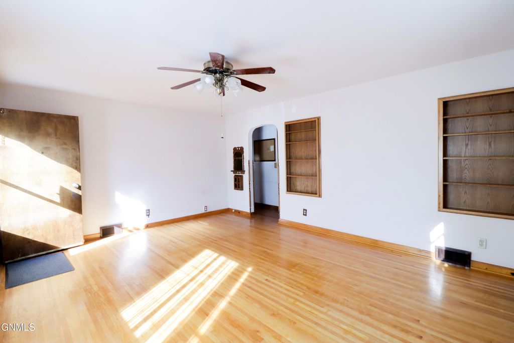 204 11th Avenue NW, Mandan, ND 58554 photo 2