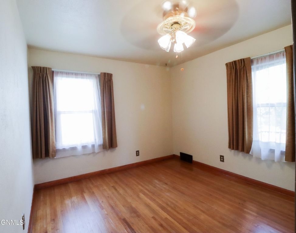 204 11th Avenue NW, Mandan, ND 58554 photo 5