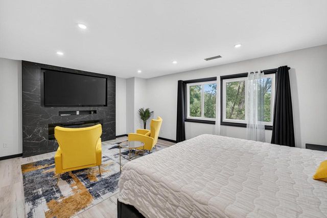 2911 Marina Drive, Middleton, WI 53562