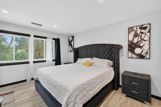 2911 Marina Drive, Middleton, WI 53562