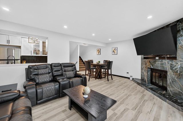 2911 Marina Drive, Middleton, WI 53562