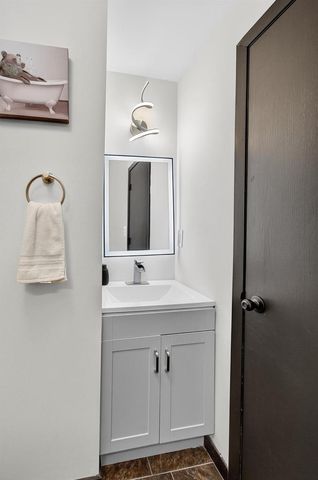 2911 Marina Drive, Middleton, WI 53562