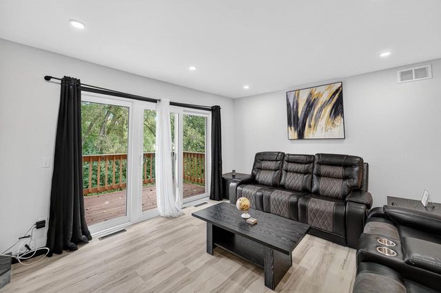 2911 Marina Drive, Middleton, WI 53562