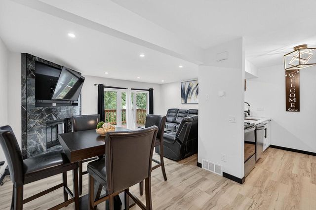 2911 Marina Drive, Middleton, WI 53562