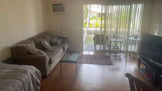 2225 NE 123rd St 204, North Miami, FL 33181