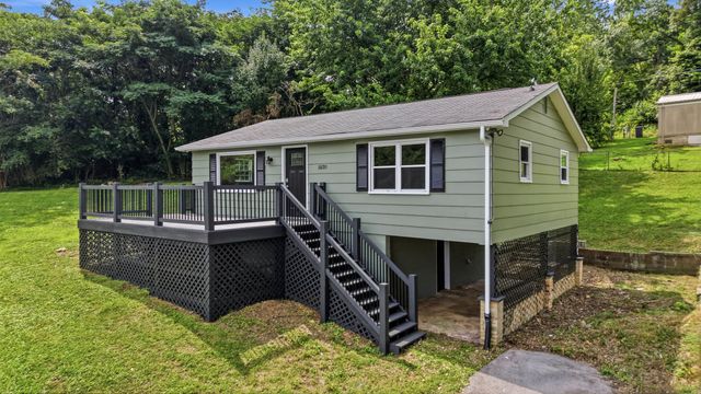 11635 Hixson Pike, Soddy Daisy, TN 37379