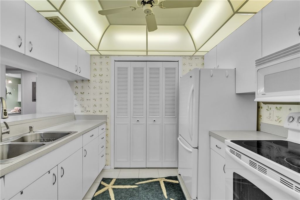 25 Plantation Drive 203, Vero Beach, FL 32966