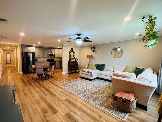 2840 Oakdale, Dallas, TX 75215