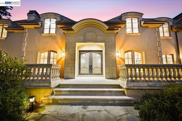 13388 Surrey Ln, Saratoga, CA 95070