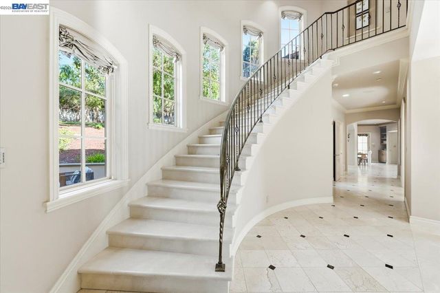 13388 Surrey Ln, Saratoga, CA 95070