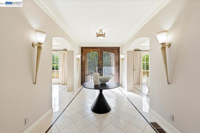 13388 Surrey Ln, Saratoga, CA 95070