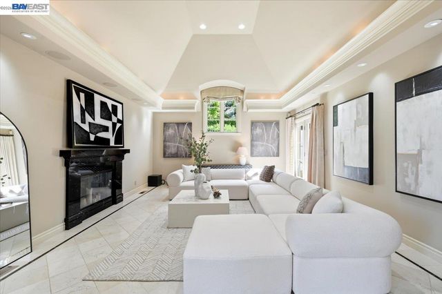 13388 Surrey Ln, Saratoga, CA 95070