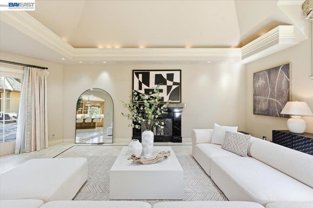 13388 Surrey Ln, Saratoga, CA 95070